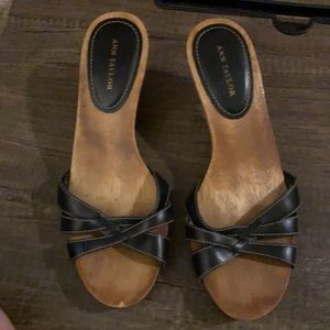 7M Ann Taylor wooden black strap kitten 3 inch heels